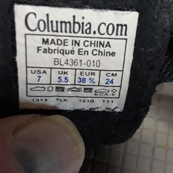 Womens Sz 7 Black Strappy Thong Lightweight Flat Columbia Sandals - Picture 3 of 7